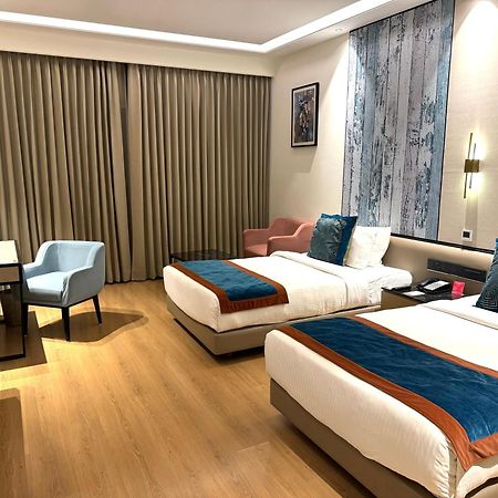 Ramada By Wyndham Jalandhar City Center Zewnętrze zdjęcie