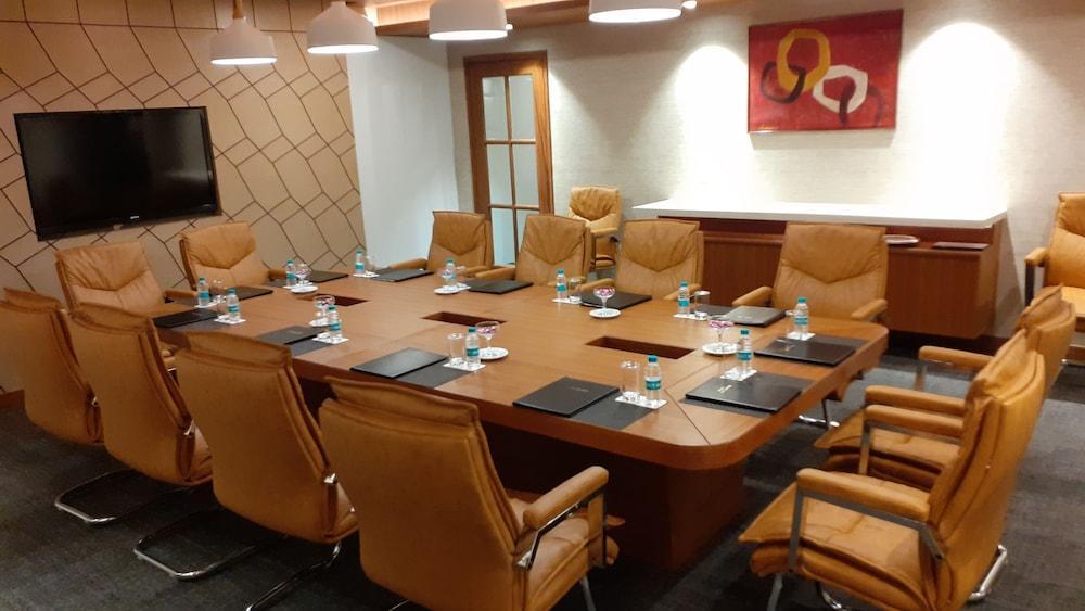 Ramada By Wyndham Jalandhar City Center Zewnętrze zdjęcie