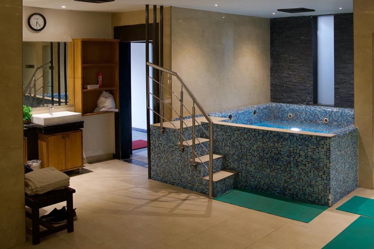Ramada By Wyndham Jalandhar City Center Zewnętrze zdjęcie