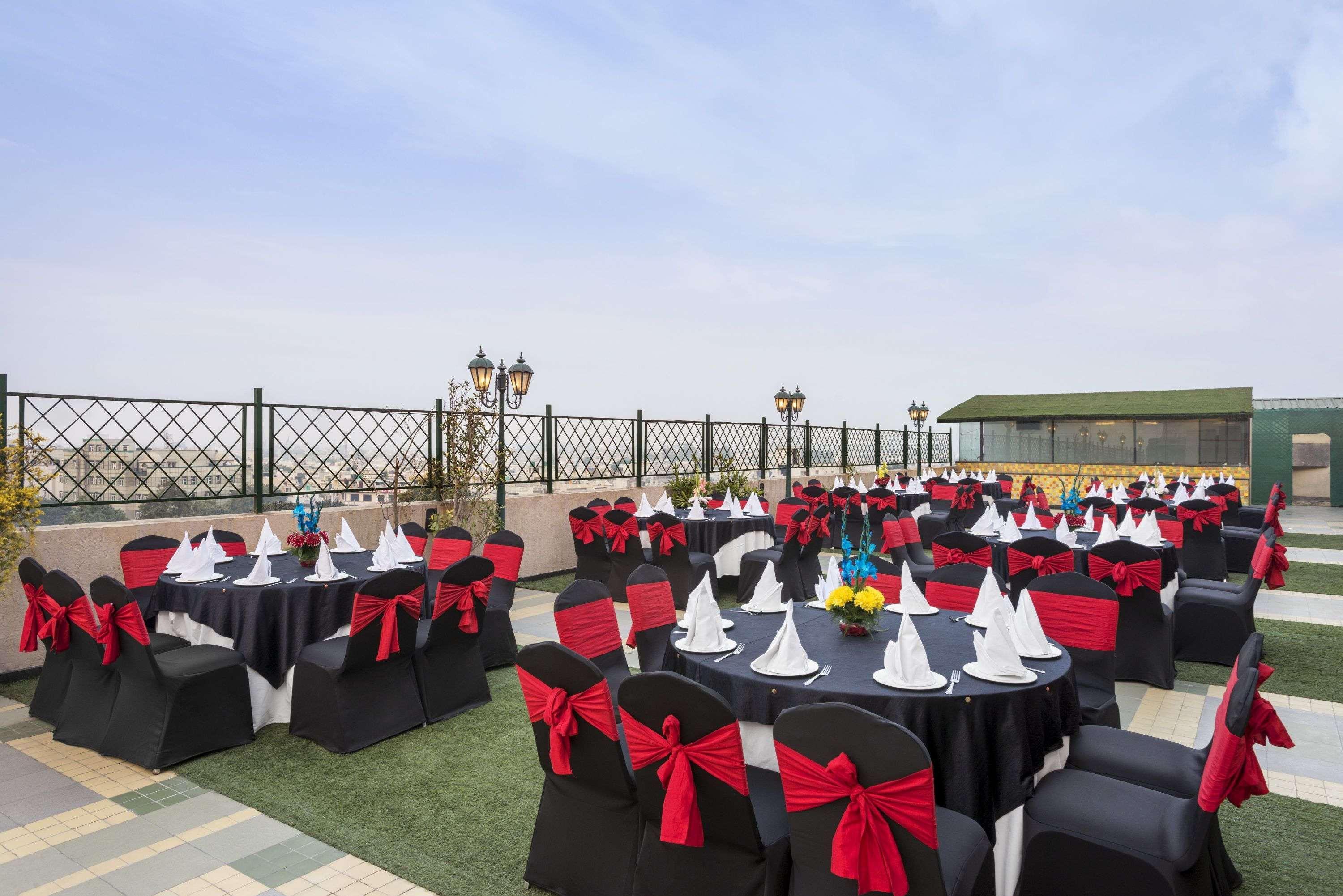 Ramada By Wyndham Jalandhar City Center Zewnętrze zdjęcie