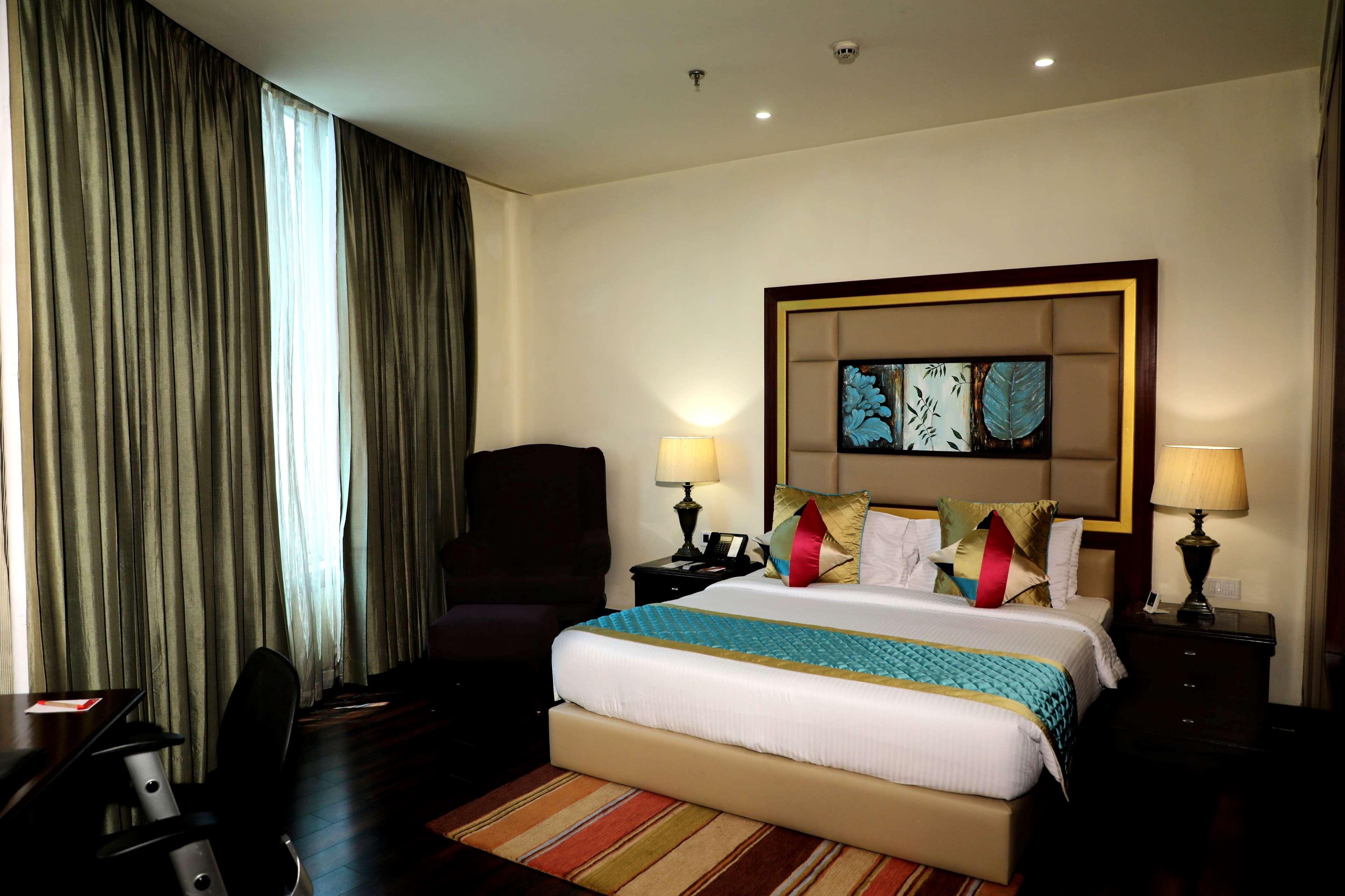 Ramada By Wyndham Jalandhar City Center Zewnętrze zdjęcie