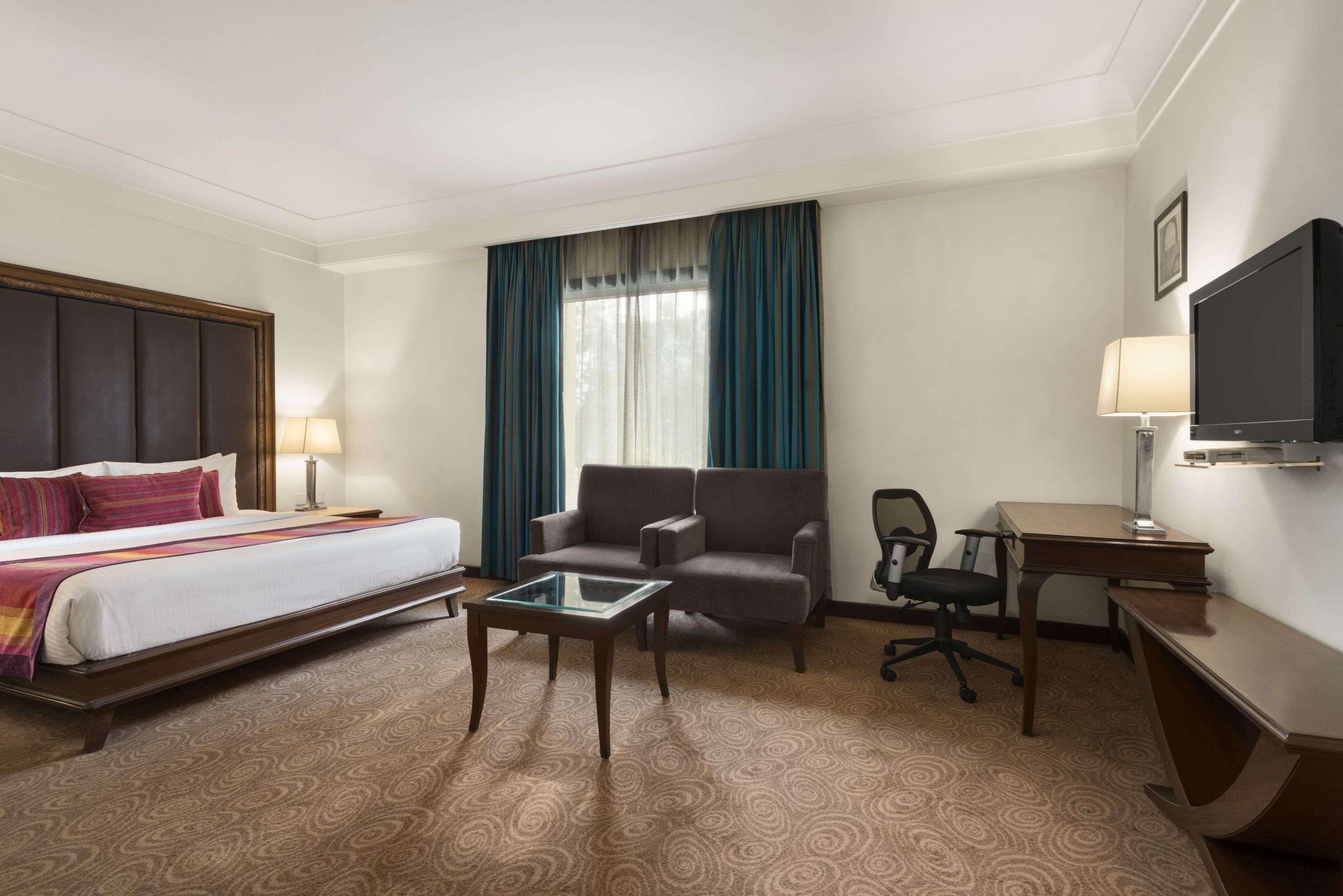 Ramada By Wyndham Jalandhar City Center Zewnętrze zdjęcie