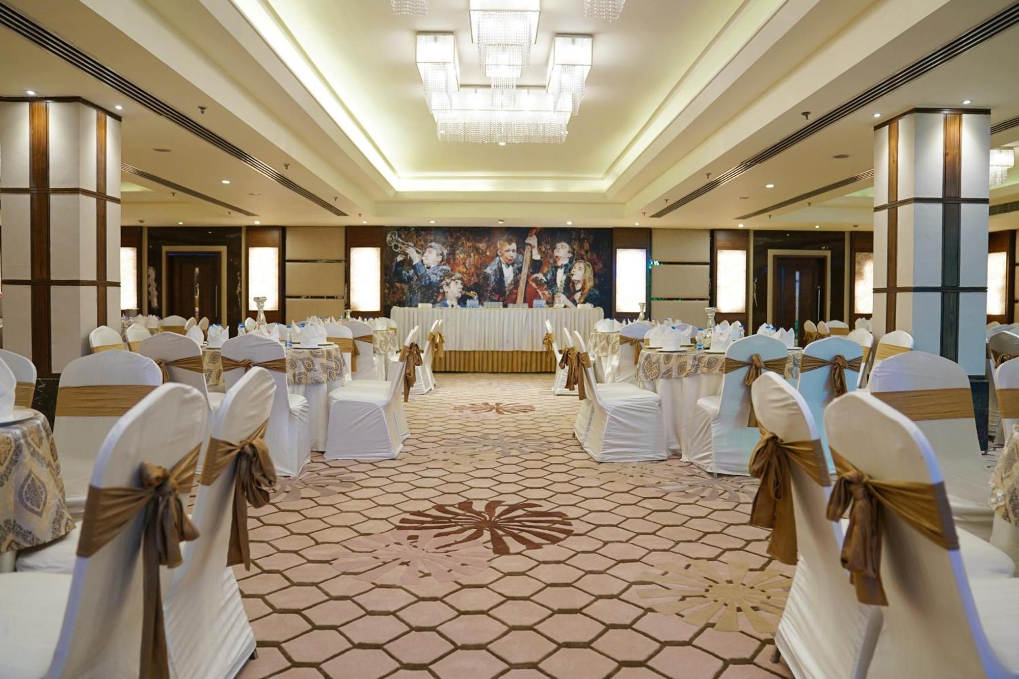 Ramada By Wyndham Jalandhar City Center Zewnętrze zdjęcie