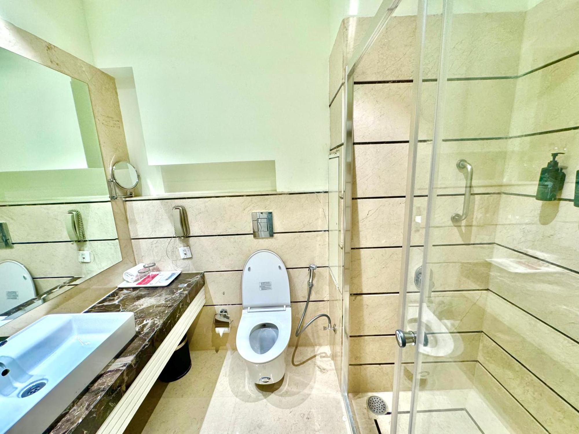 Ramada By Wyndham Jalandhar City Center Zewnętrze zdjęcie