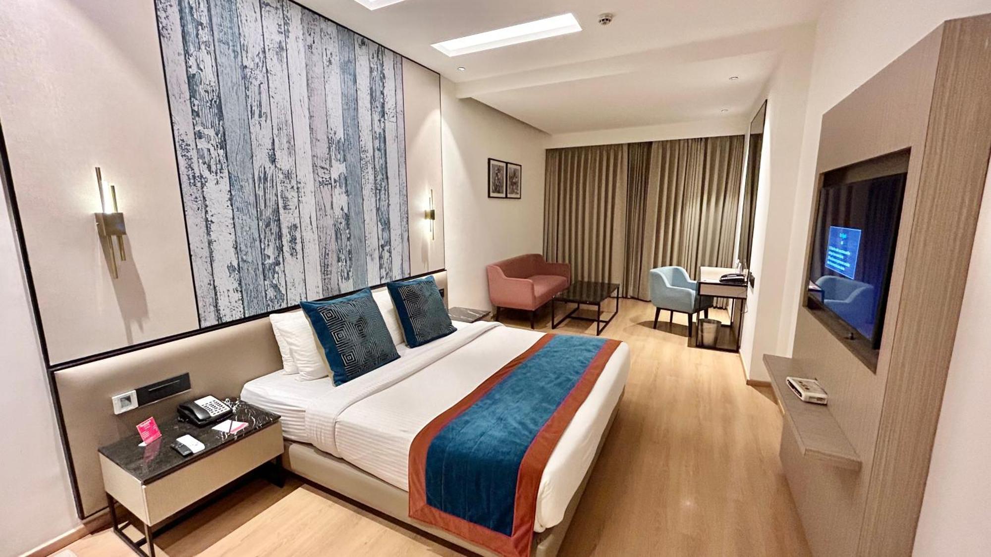 Ramada By Wyndham Jalandhar City Center Zewnętrze zdjęcie