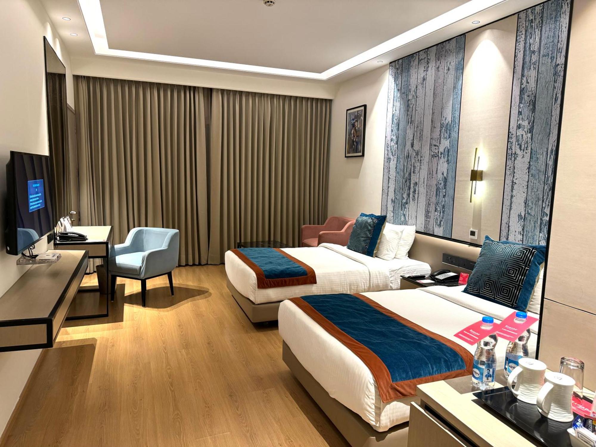 Ramada By Wyndham Jalandhar City Center Zewnętrze zdjęcie