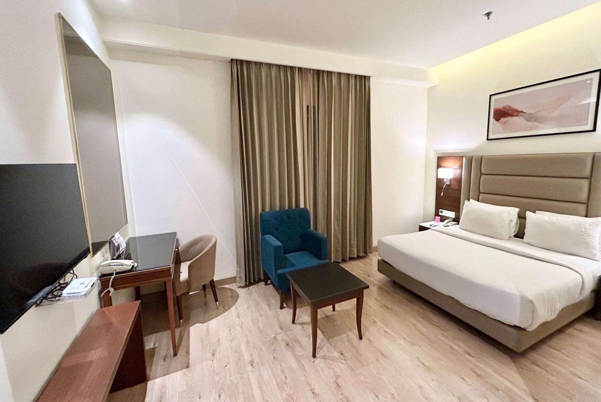 Ramada By Wyndham Jalandhar City Center Zewnętrze zdjęcie