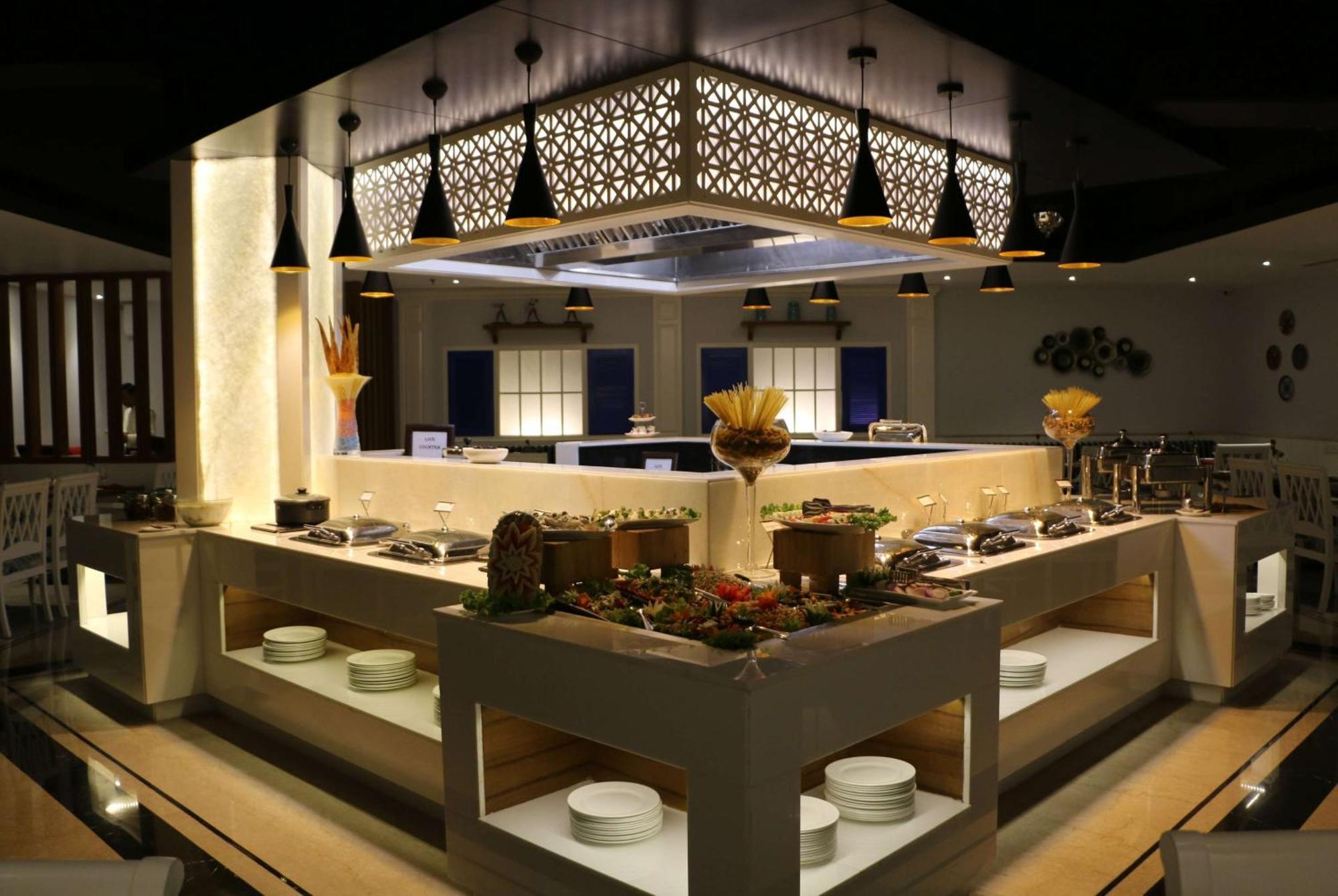 Ramada By Wyndham Jalandhar City Center Zewnętrze zdjęcie