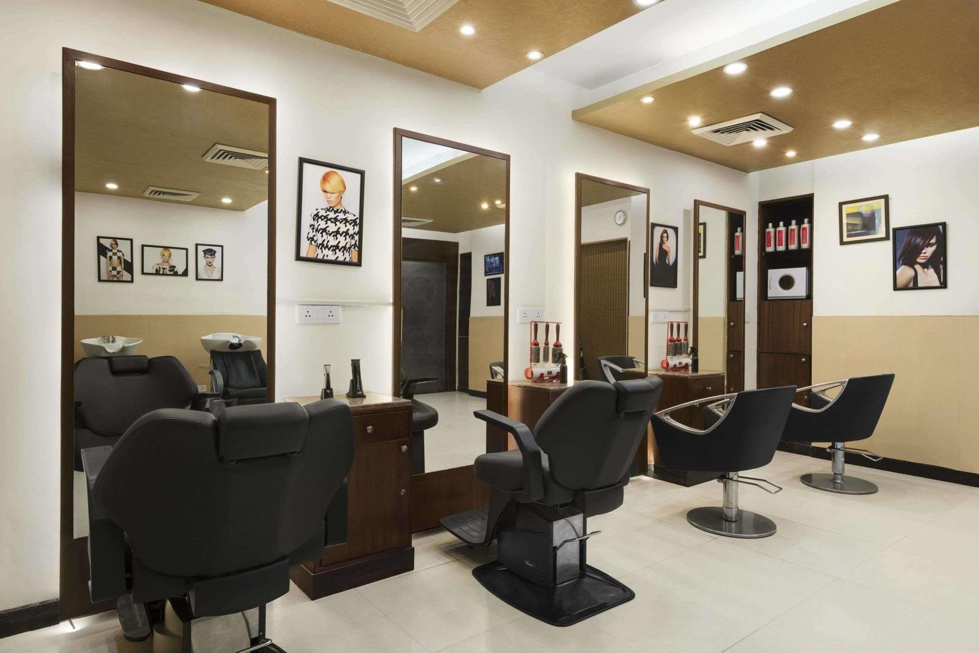Ramada By Wyndham Jalandhar City Center Zewnętrze zdjęcie