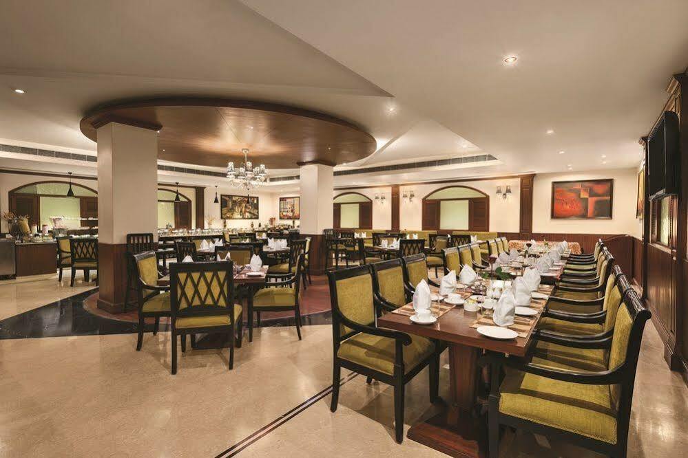 Ramada By Wyndham Jalandhar City Center Zewnętrze zdjęcie