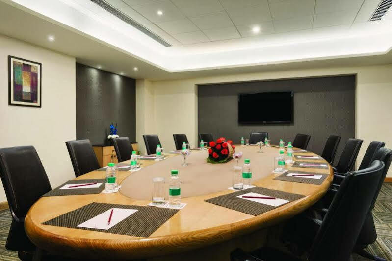 Ramada By Wyndham Jalandhar City Center Zewnętrze zdjęcie